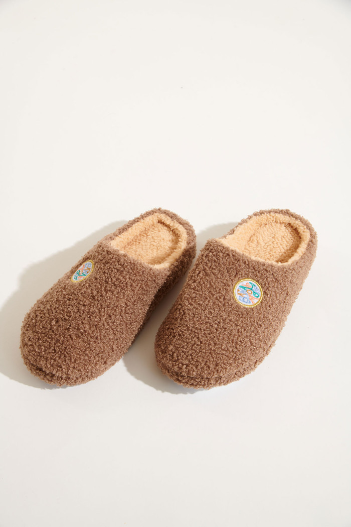 OUMA CHILLS women's beige slippers